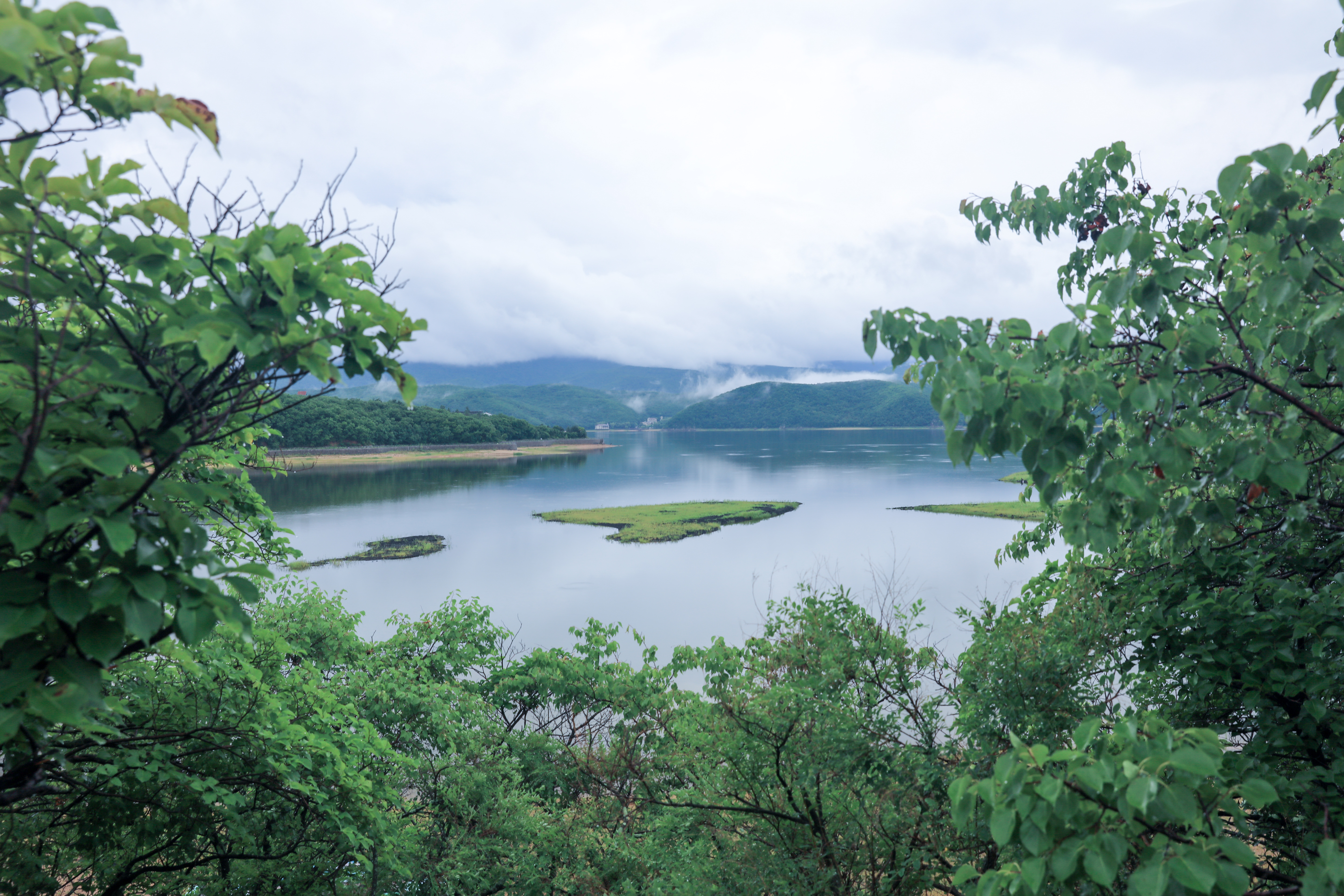 攝圖網(wǎng)_502405524_盛夏時(shí)節(jié)到鏡泊湖來(lái)避暑（企業(yè)商用）.jpg